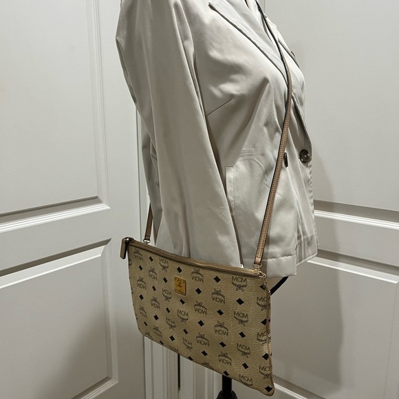 MCM SLING BAG - Picture 15 of 16